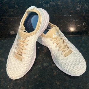 APL Athletic Propulsion Labs Techloom Phantom Sneakets in Beige/White size 9